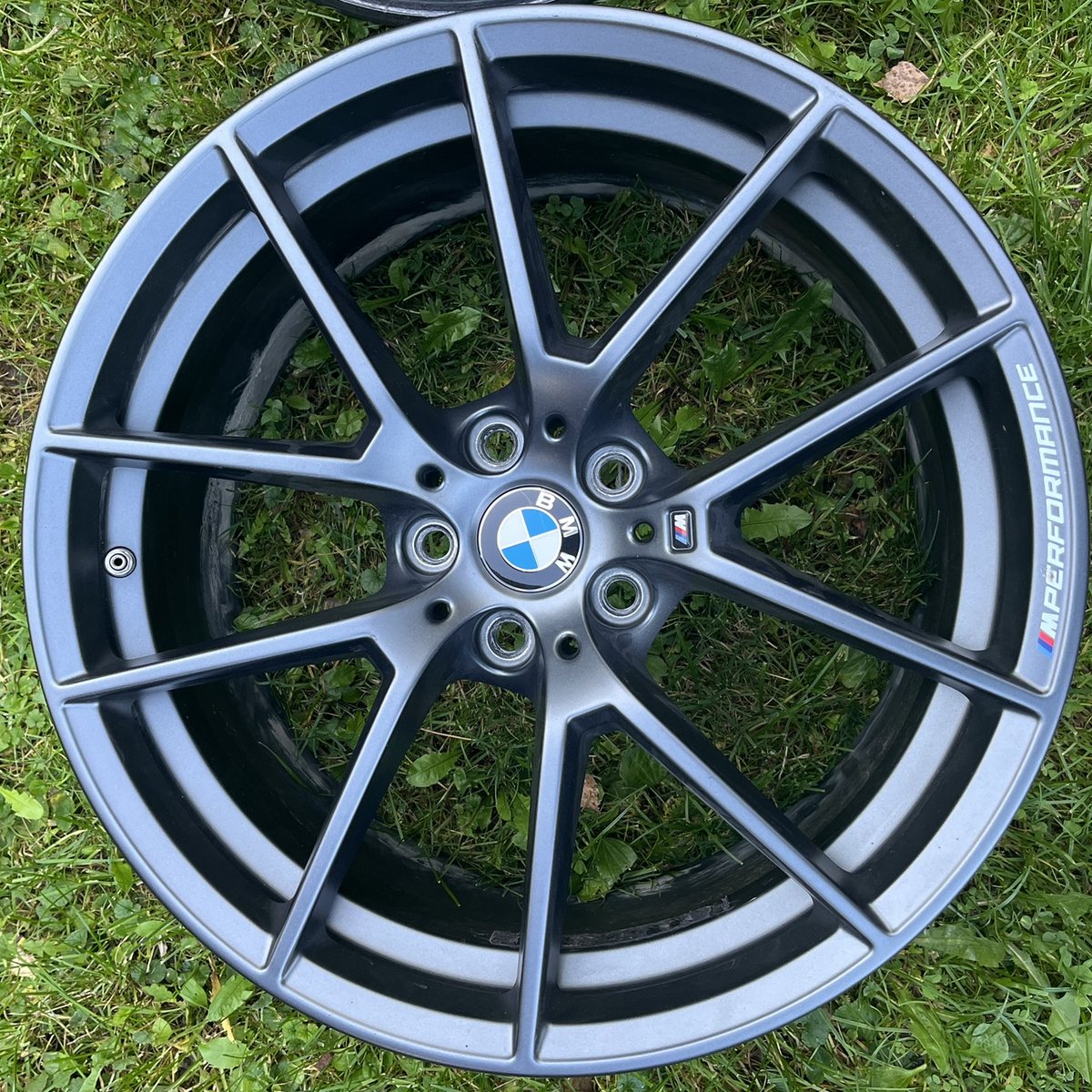 Kolo BMW M Performance 898M, pohled zepředu