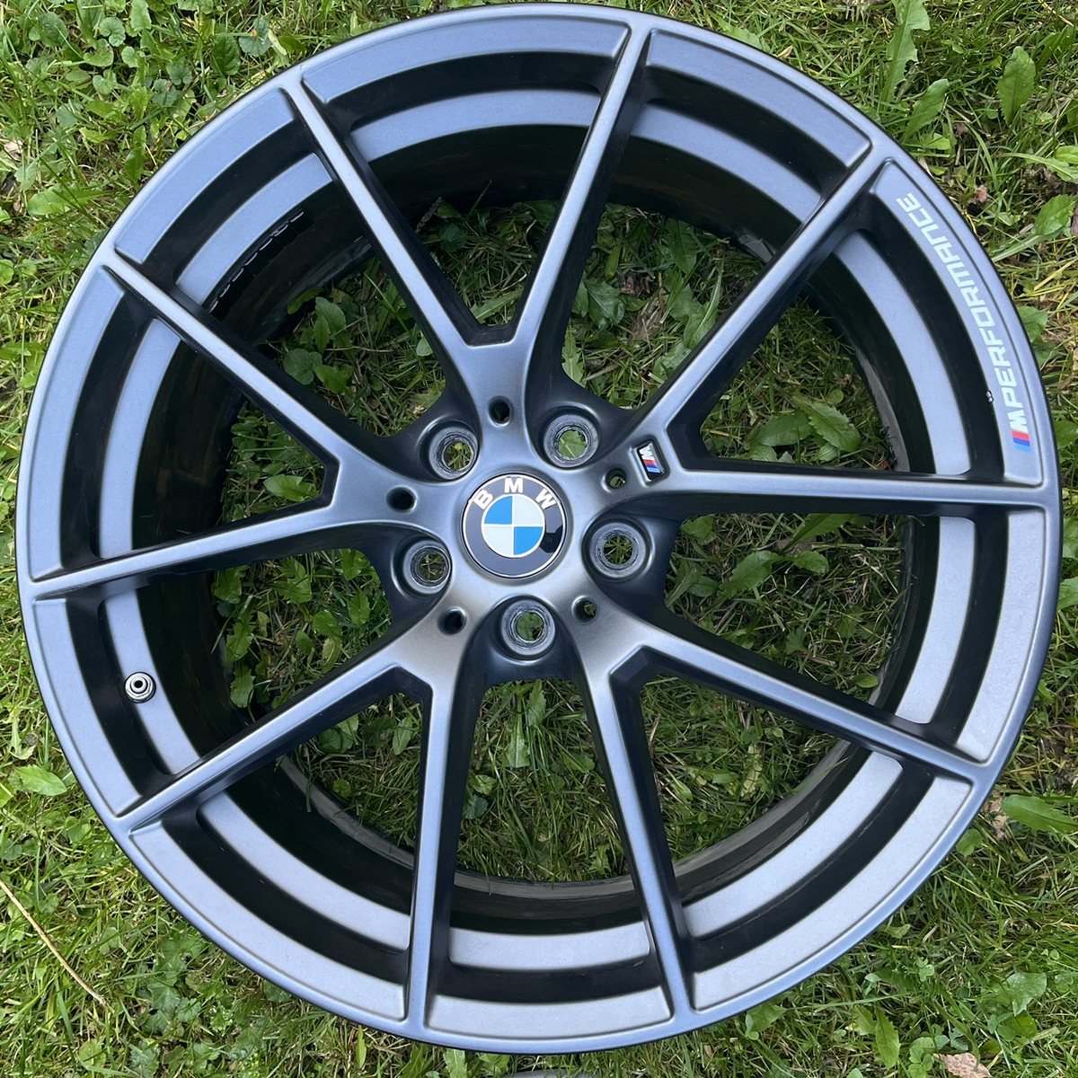 Kolo BMW M Performance 898M s nápisem M Performance
